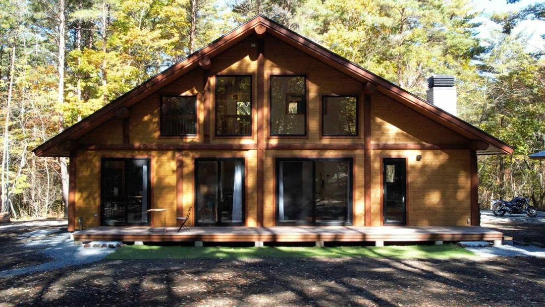 森の中に建つププの森の建物