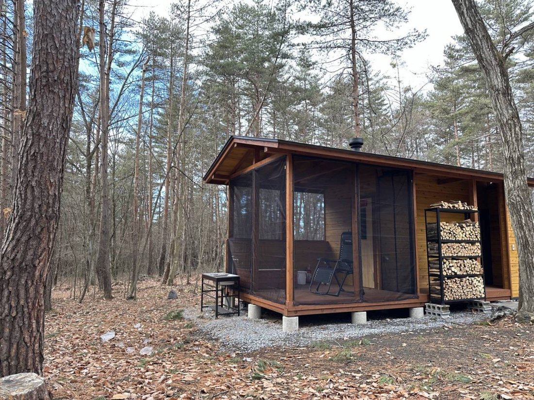 森の中のサウナ小屋